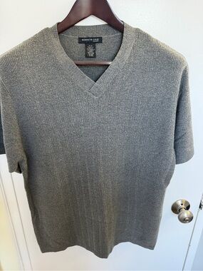 Kenneth Cole Men’s Textured Gray V-Neck Short Sleeve Sweater